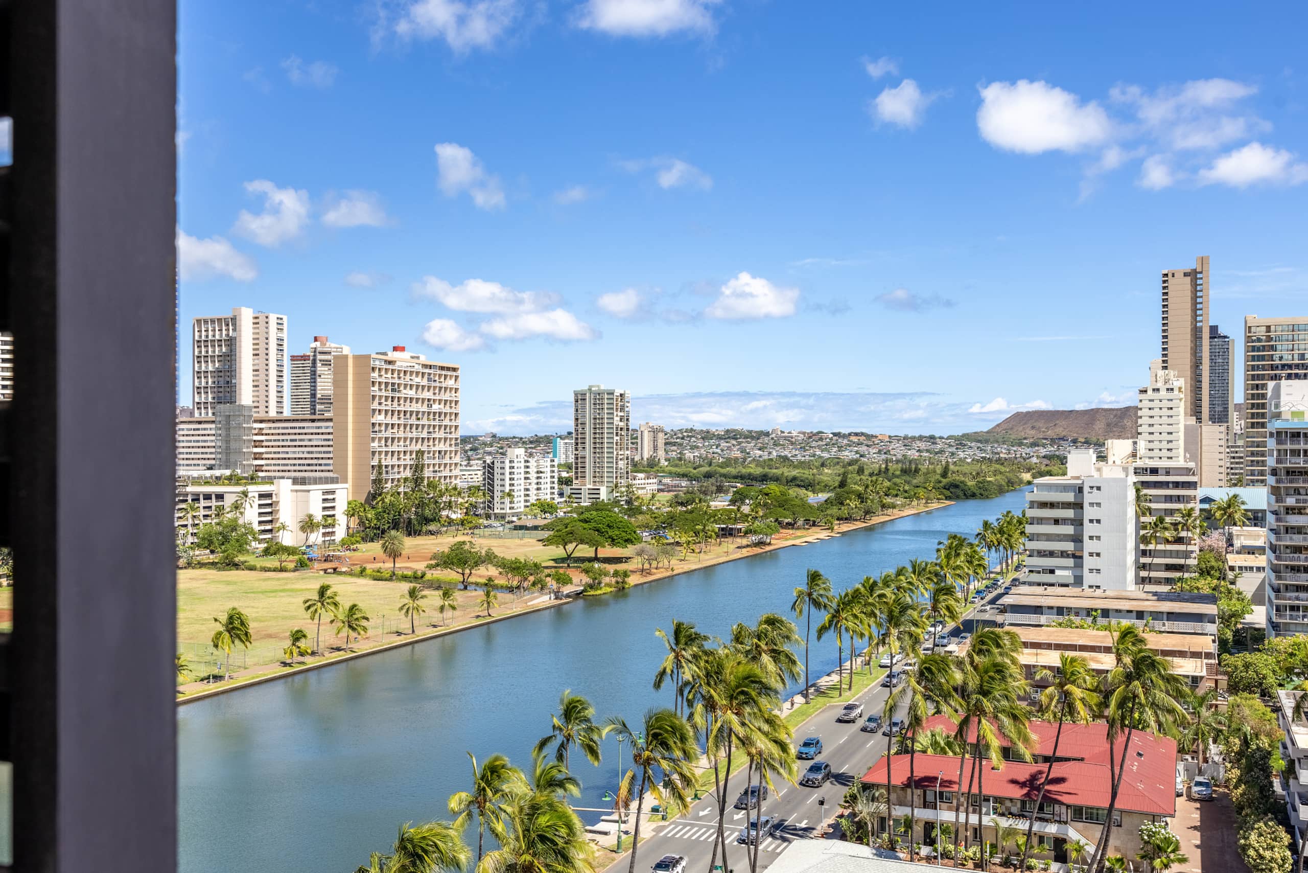 Ocean Breeze Waikiki Corner Oasis - Image 30