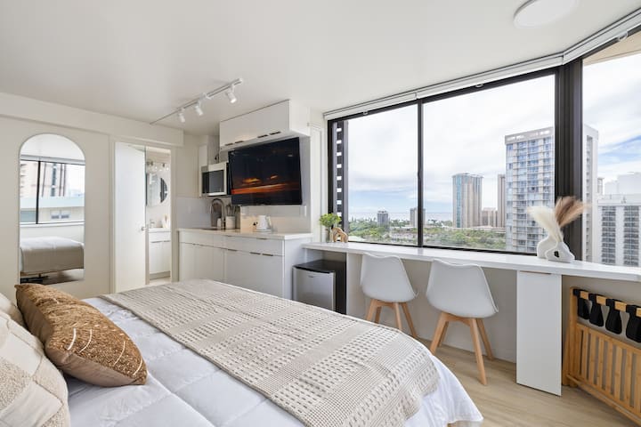 Waikiki Horizon Retreat – Corner Ocean Views 19f - Honolulu, HI