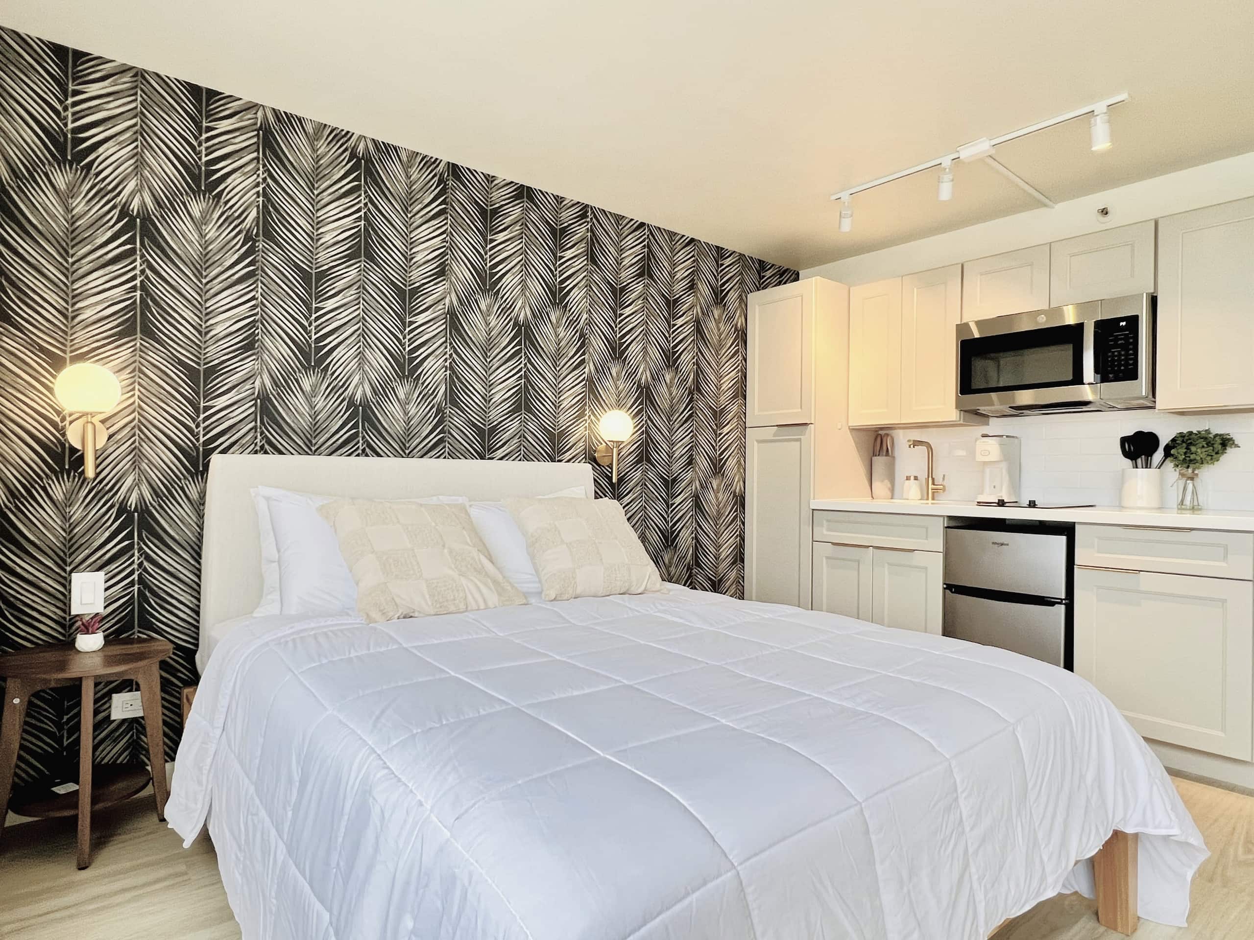 Skyline Serenity: Waikiki Mountain View Studio - Image 15