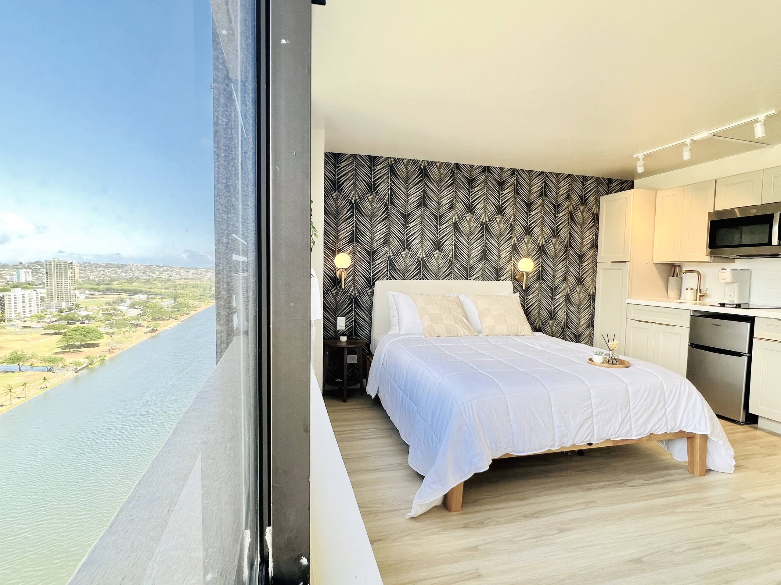 Skyline Serenity: Waikiki Mountain View Studio - Image 7