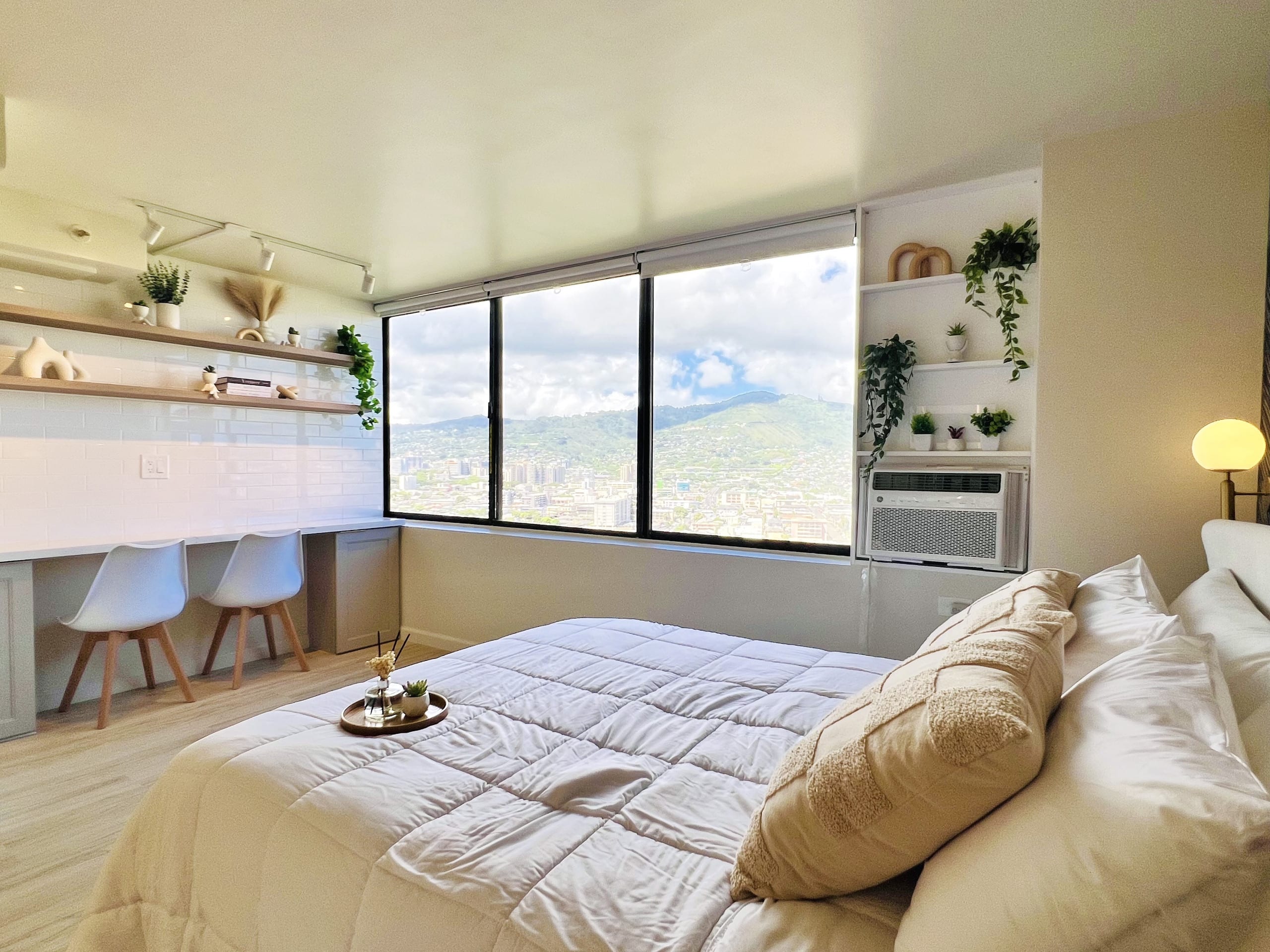 Skyline Serenity: Waikiki Mountain View Studio - Image 10