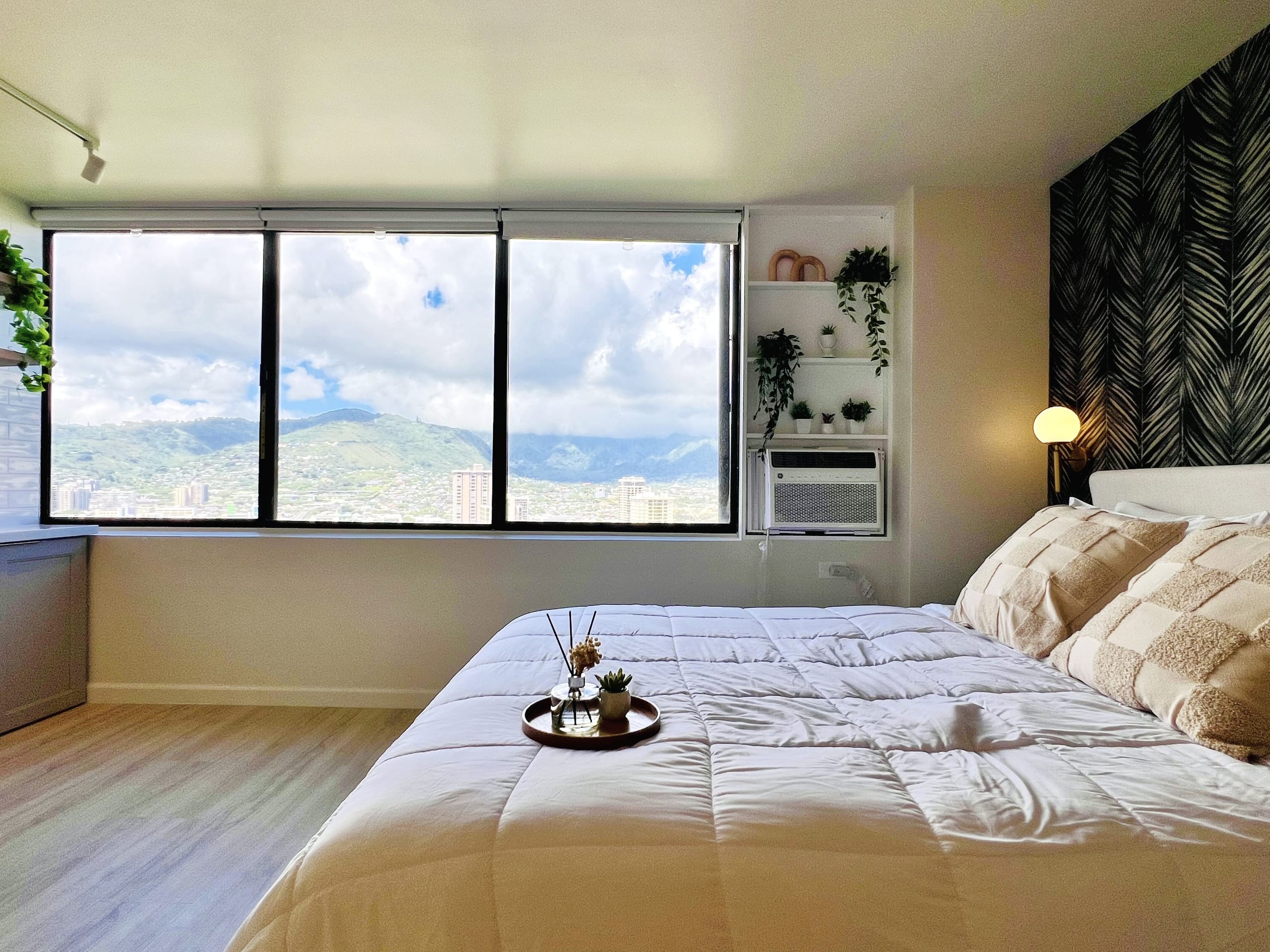 Skyline Serenity: Waikiki Mountain View Studio - Image 11