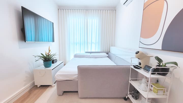 Foto antigua solo para mostrar el sofá cama abierto. 