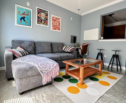 Popular Airbnb listing: Cozy condo close to UT Campus. in West University