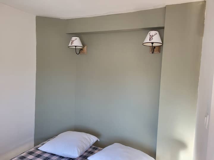 Საძინებელი 4