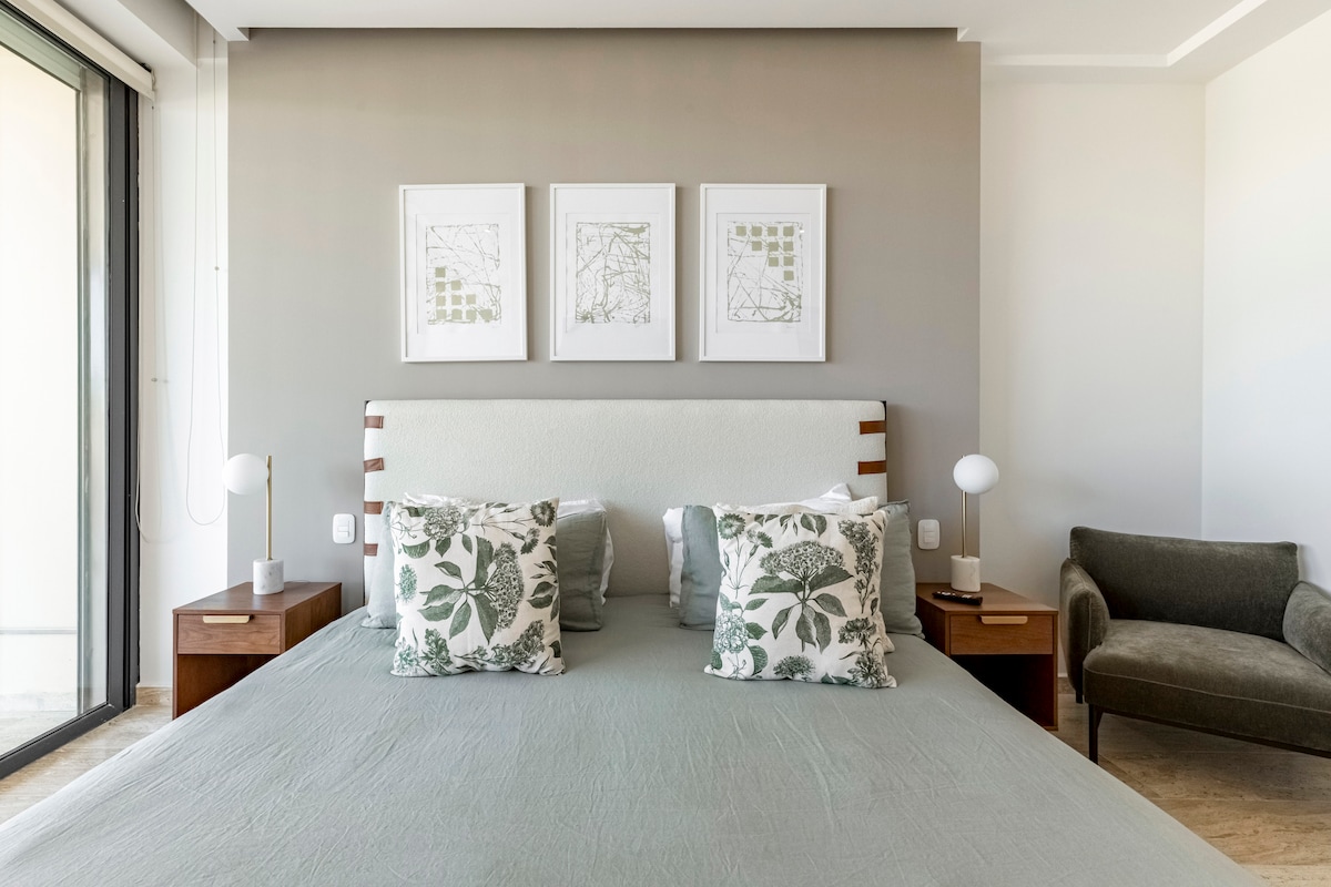 Habitación No. 1 - Cama King - Acceso a la terraza privada.