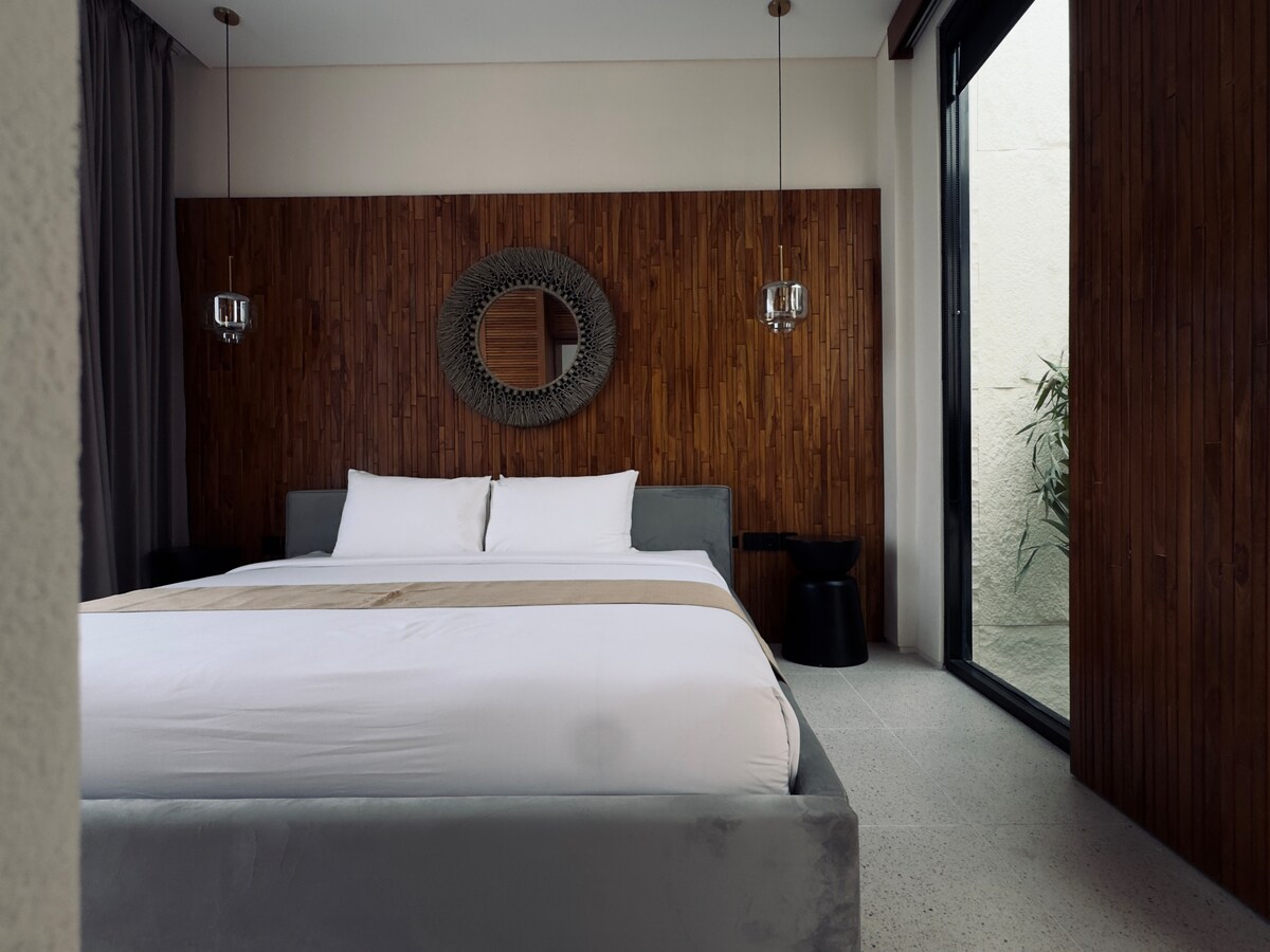 Home in South Kuta · 2 bedrooms · 2 beds · 2 private baths, pembanding Airbnb