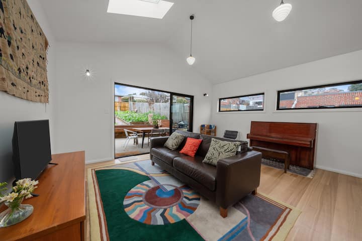 Charming Sandy Bay Retreat - Hobart