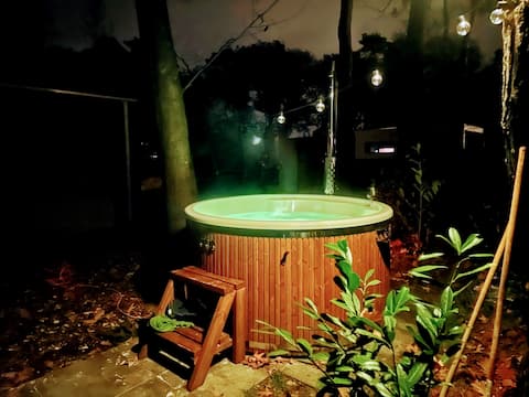 Forest Lodge 111 + Hot Tub - The Green Deer