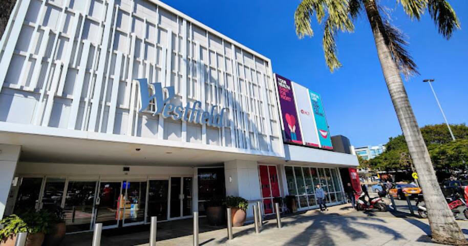 3BR Apartment Next to Westfield gallery image 5