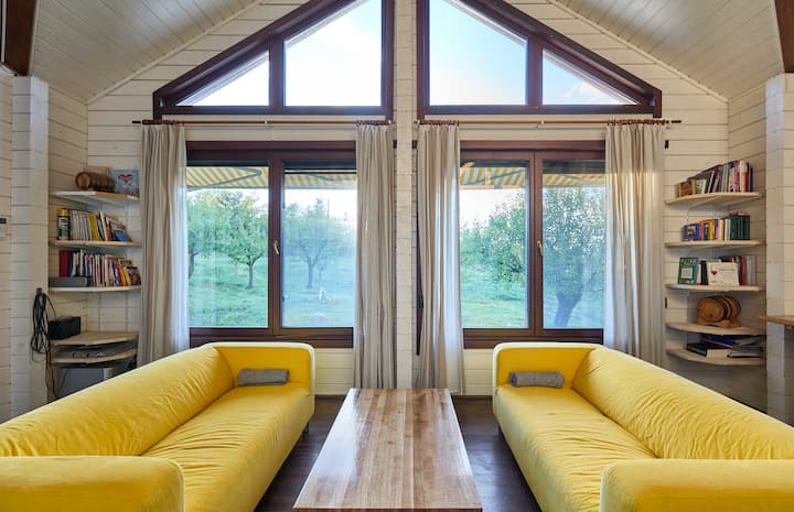 Chalet En Bois Avec 7.000 M2 De Verger - Buzău