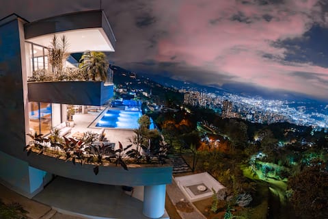 Royal Escape El Poblado 12 bdr Provenza 7 min away