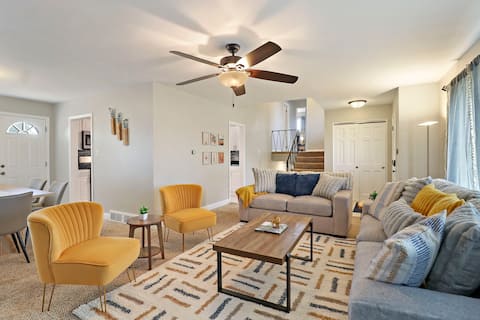 Charming 3BR | Game Room, Coffee Bar, Perf Locatn!