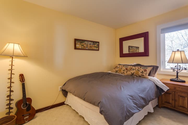 ห้องนอนเตียงควีน 