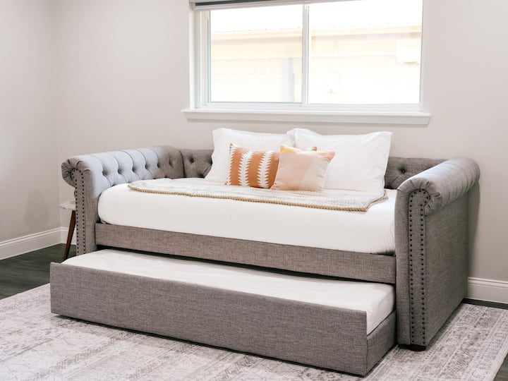 Schlafzimmer 4: Alle Schlafzimmer mit luxuriösen Helix-Matratzen (2024 Most Awarded Matratze für Qualität)