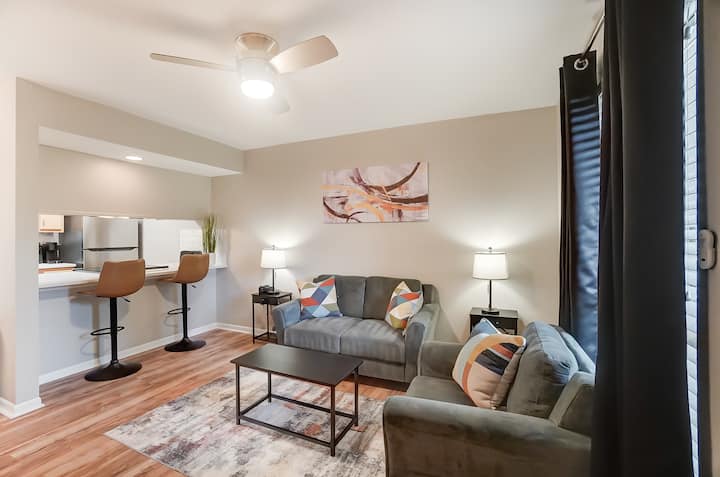 30-day Stay South Charlotte 1 Bed Condo 2nd Flr #2 - Charlotte, NC