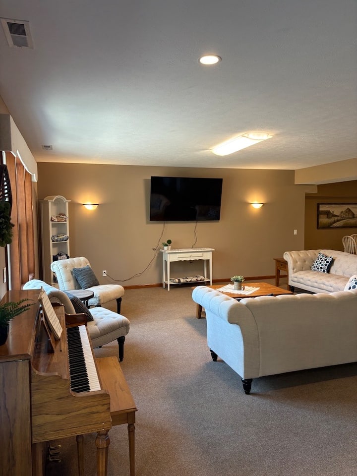 Ridge Run Inn - Full Cabin - Cabins for Rent in Middlebury, Indiana ...