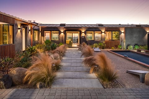 Top Airbnb: Casa Nera | Movie Theater · Pool · Hot Tub · Sauna in Fallbrook