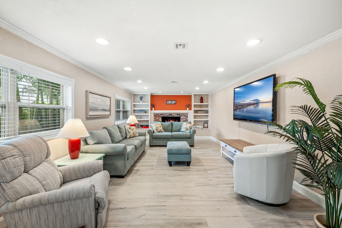 Top performing Airbnb: Private heated pool near beach in Indian Harbour Beach