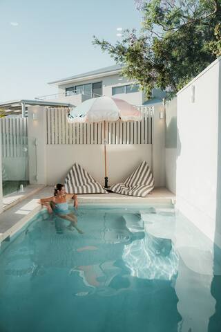 Pura Vida Retreat – with pool gallery image 3