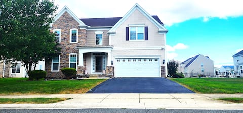 Premium Home, Family Perfect!