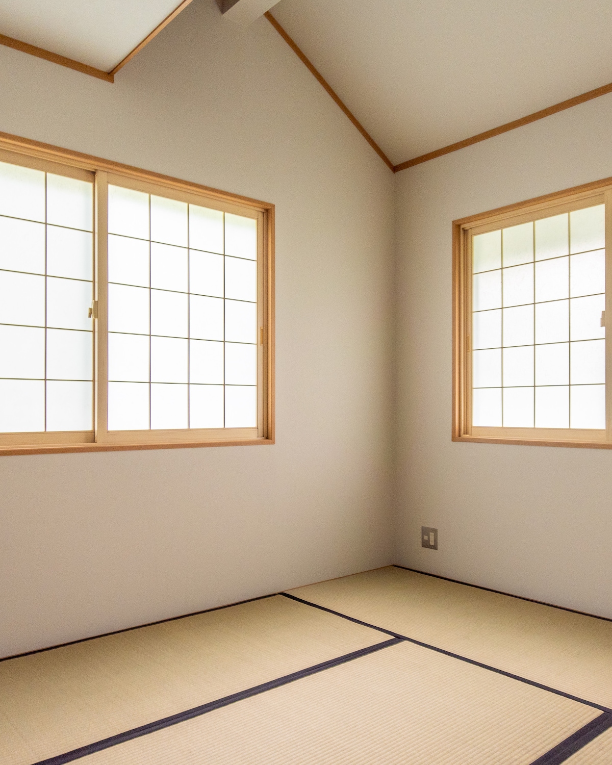 This beautiful washitsu (tatami room) has two ultra comfortable double futons, loft storage, and an en suite sink and toilet