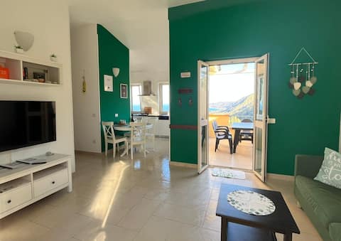 Annuncio Airbnb popolare: Apartment with Sea View and Pool in Parghelia a Parghelia
