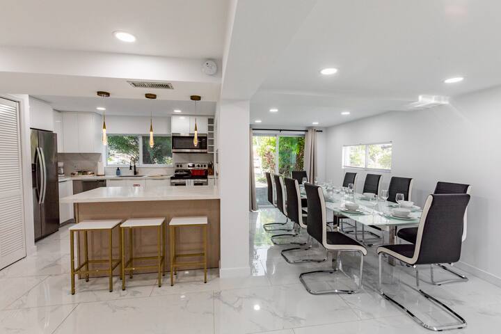 Waterfront home/min to Beach/Heated Hottub/Firepit gallery image 5