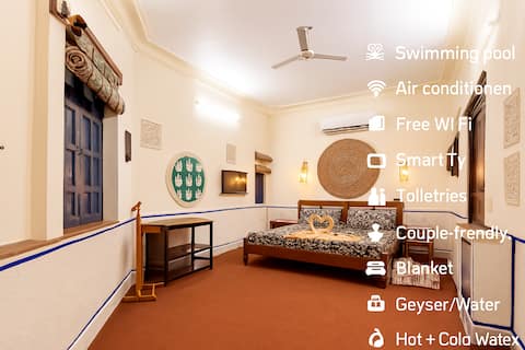 *Couple and Family Friendly* Room at Gopagiri Home