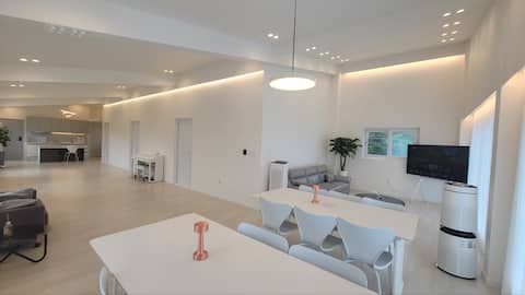 Bush House 70 Pension