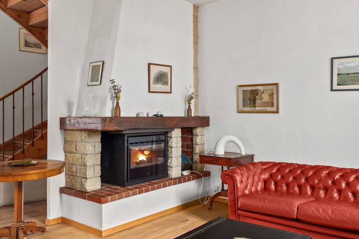 Full house very close to center & public transport gallery image 3