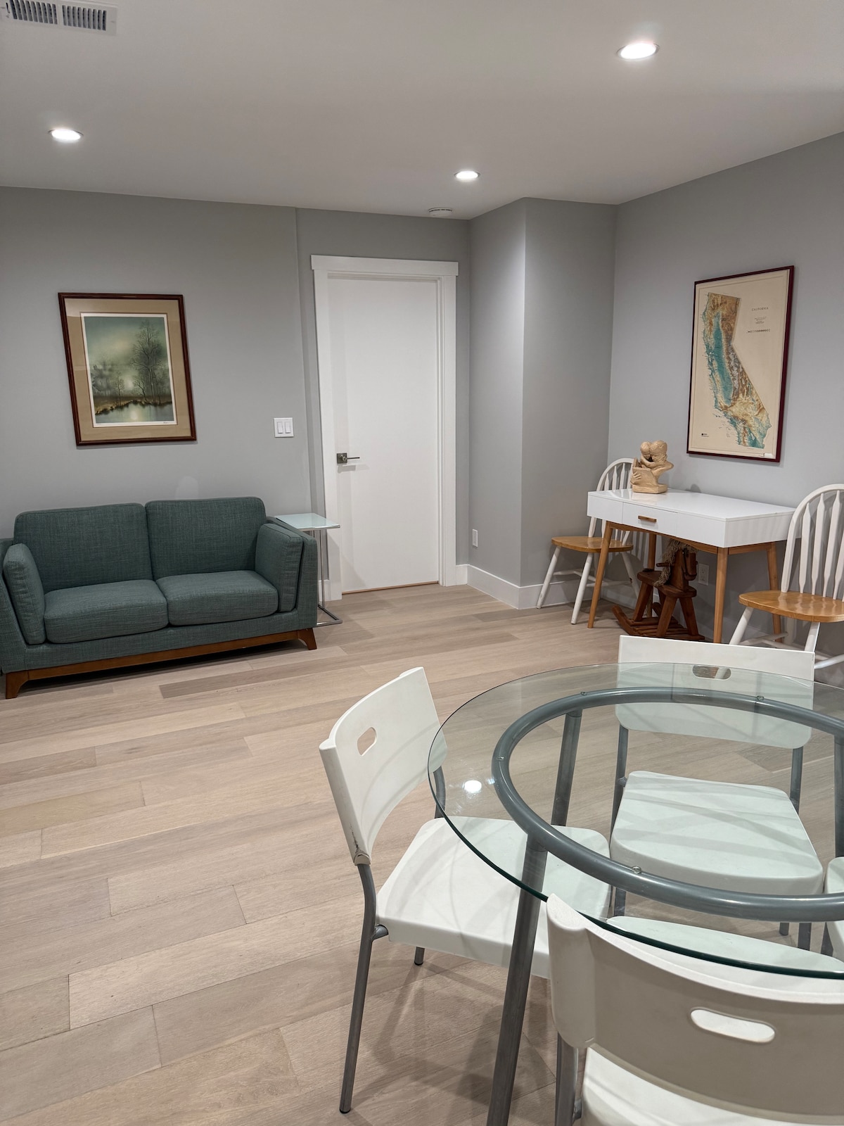 Top Airbnb: Oceanview 2 Bedroom/3 Beds/2 Bath & Kitchenette in Parkside