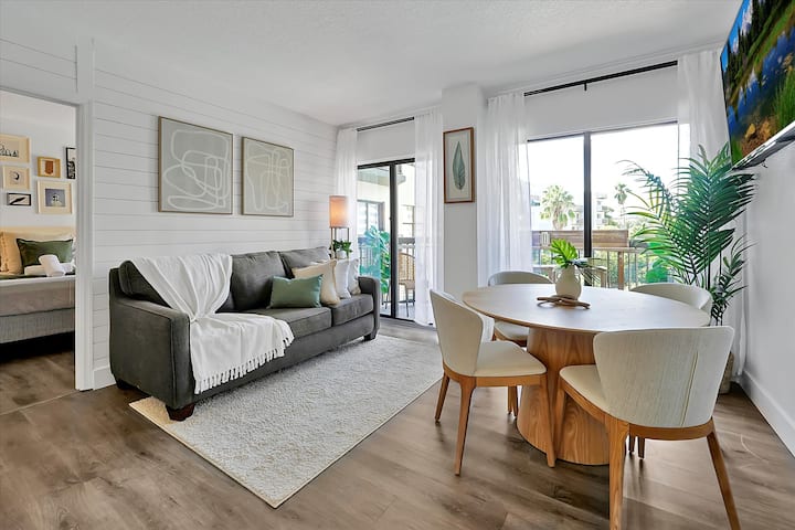 Steps From Universal 2-bedroom Suites - Clear Lake, Orlando