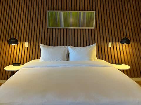 Parkway Grove Spa Shower & Chef’s Kitchen