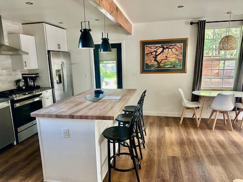 Parkway Grove Spa Shower & Chef’s Kitchen +Hot Tub