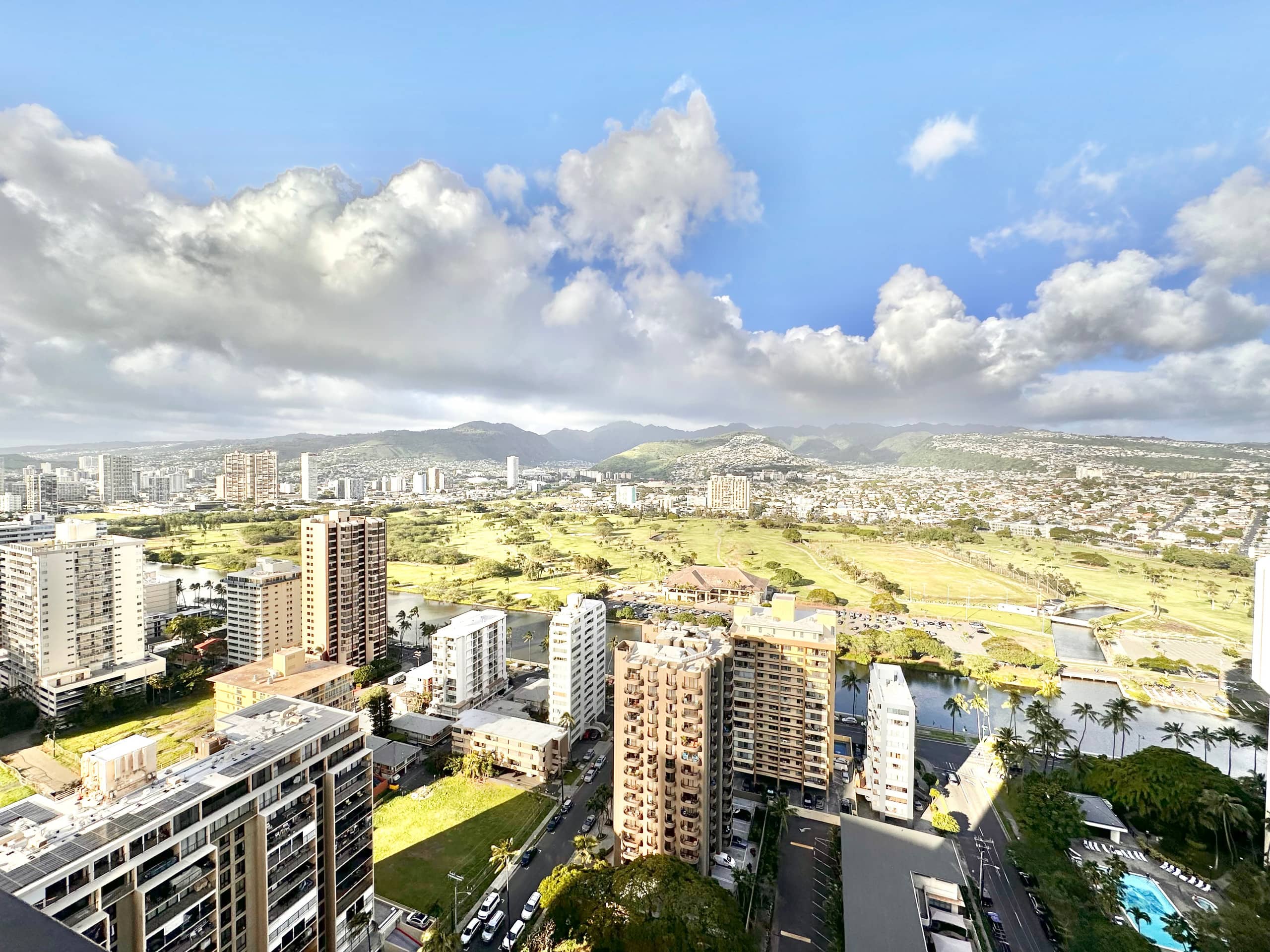 33FL-Renovated Elegant Waikiki 1BR+Free Parking - Image 1