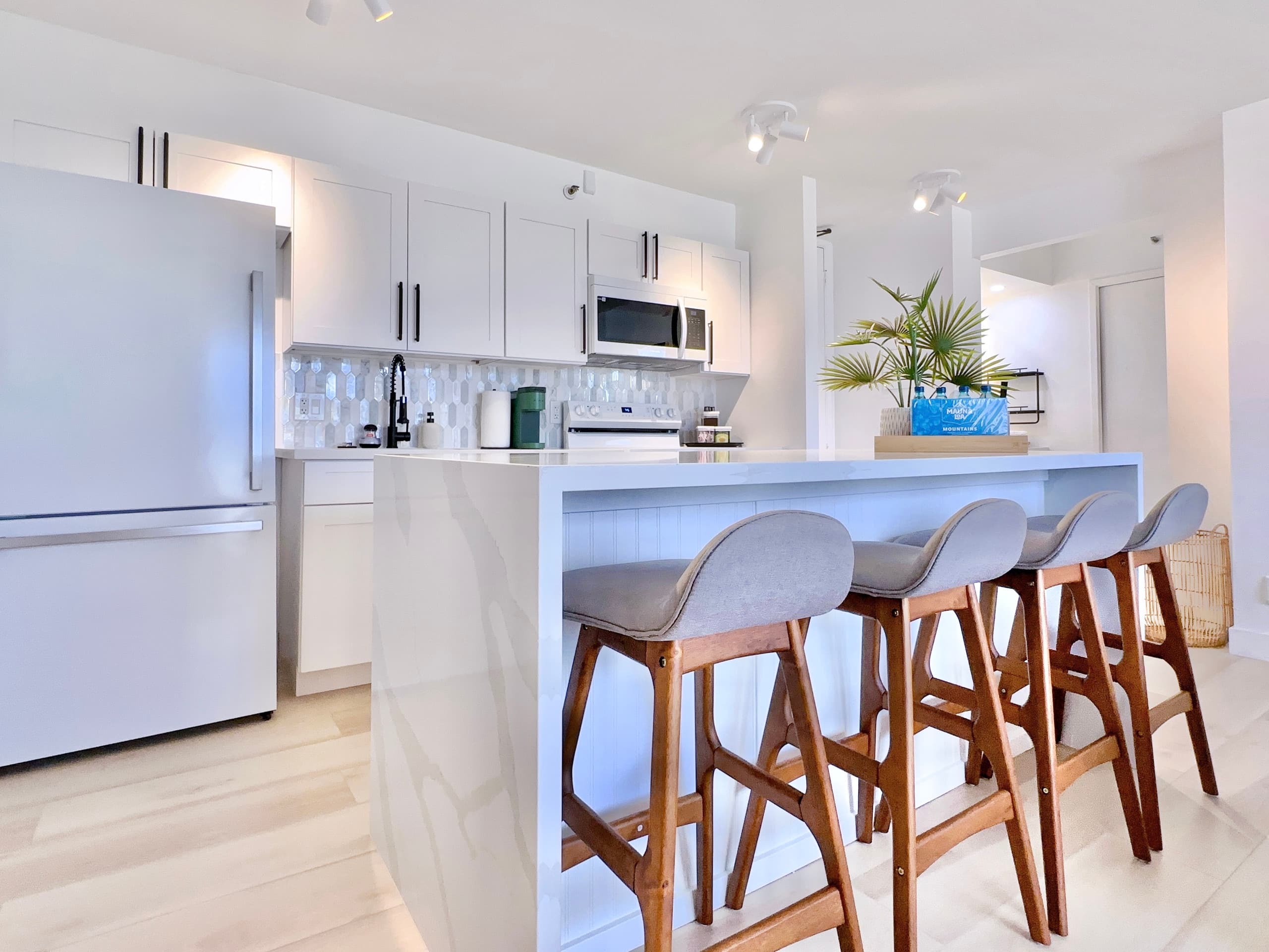 33FL-Renovated Elegant Waikiki 1BR+Free Parking - Image 4