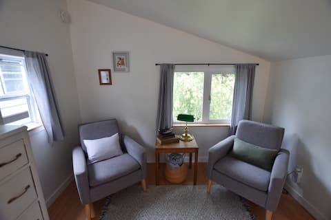 Successful Airbnb property: Tiny cottage + sauna near the beach in Comox Valley C (Puntledge Black Creek)