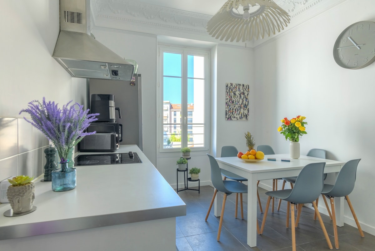 Top Airbnb: Cosy 3 bedroom apartment, AC, central, Beach: 750m in Jean Médecin