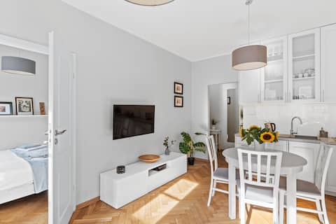 Successful Airbnb property: Apartment in a historic building in Warszawa