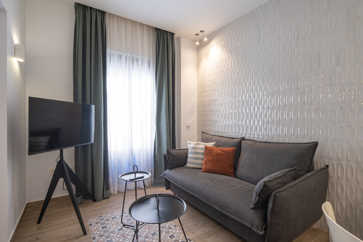 Successful Airbnb property: TERRA - cozy, a short walk from the Alhambra, with A/C in Granada