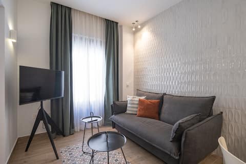 Successful Airbnb property: TERRA - cozy, a short walk from the Alhambra, with A/C in Granada