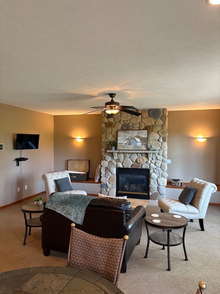 Ridge Run Inn - Room 4 - Middlebury, IN