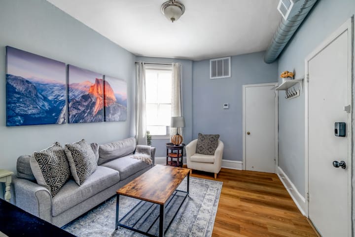 Perfect Adams Morgan Location! Charming & Historic - Washington, D.C.