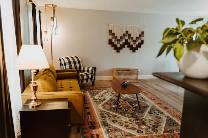Newly Renovated!
Cozy Midtown Retreat: Reno Gem - 雷諾