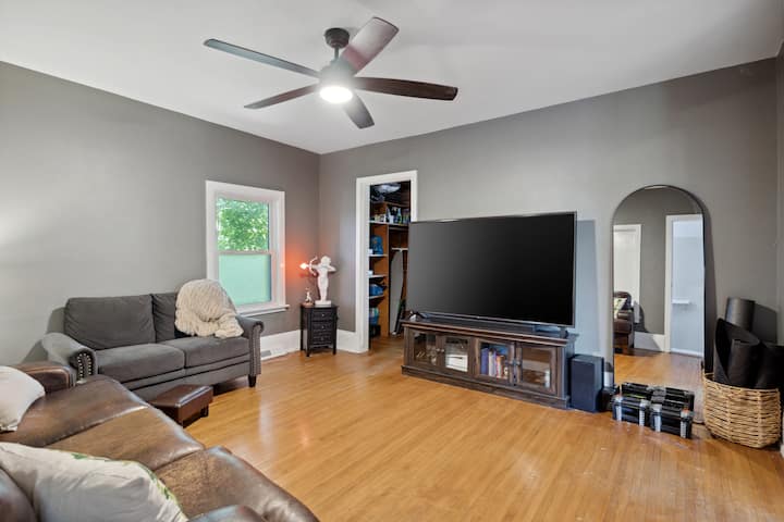 Woodsy Retreat: Chef’s Kitchen, Dance Room & Gym - White Bear Lake, MN