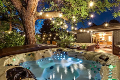 Urban Oasis~Hot Tub, Sauna, Shuffleboard, & Pets!