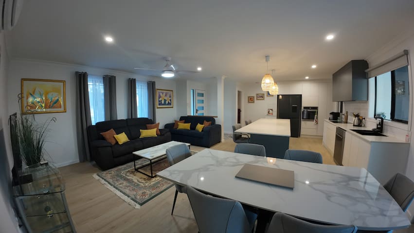 Resort Life for everyone + your pets. 4 BRMS