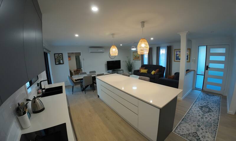 Resort Life for everyone + your pets. 4 BRMS gallery image 3