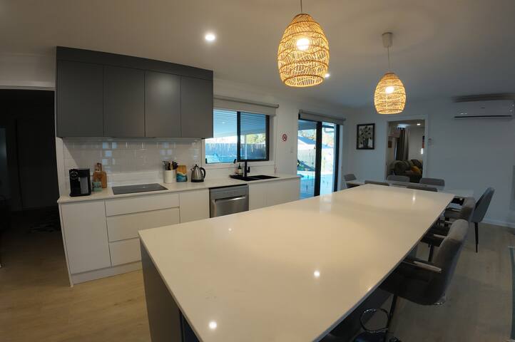 Resort Life for everyone + your pets. 4 BRMS gallery image 4